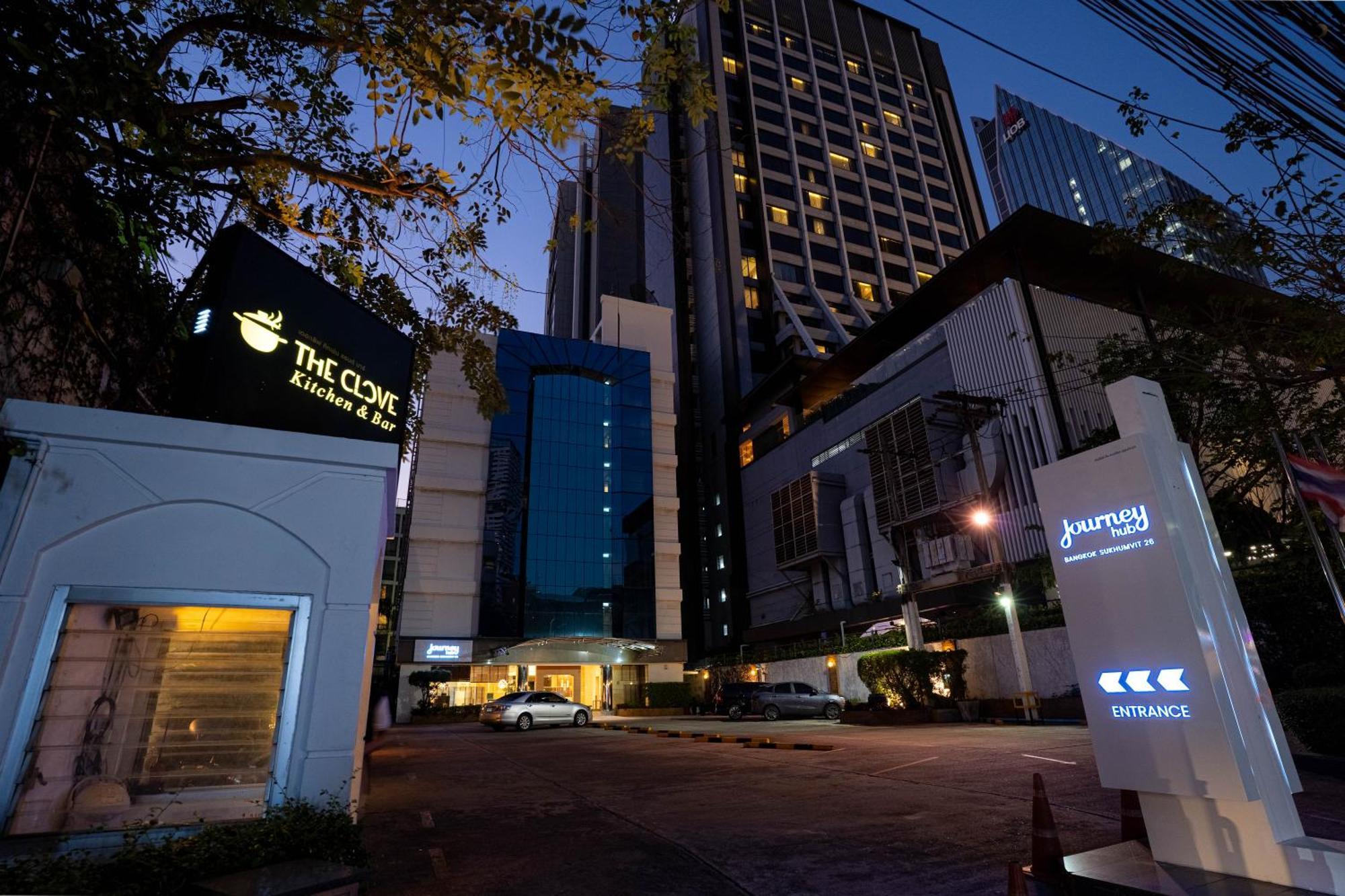 Journeyhub Sukhumvit 26, Bangkok - Formerly St James Hotel Exterior foto